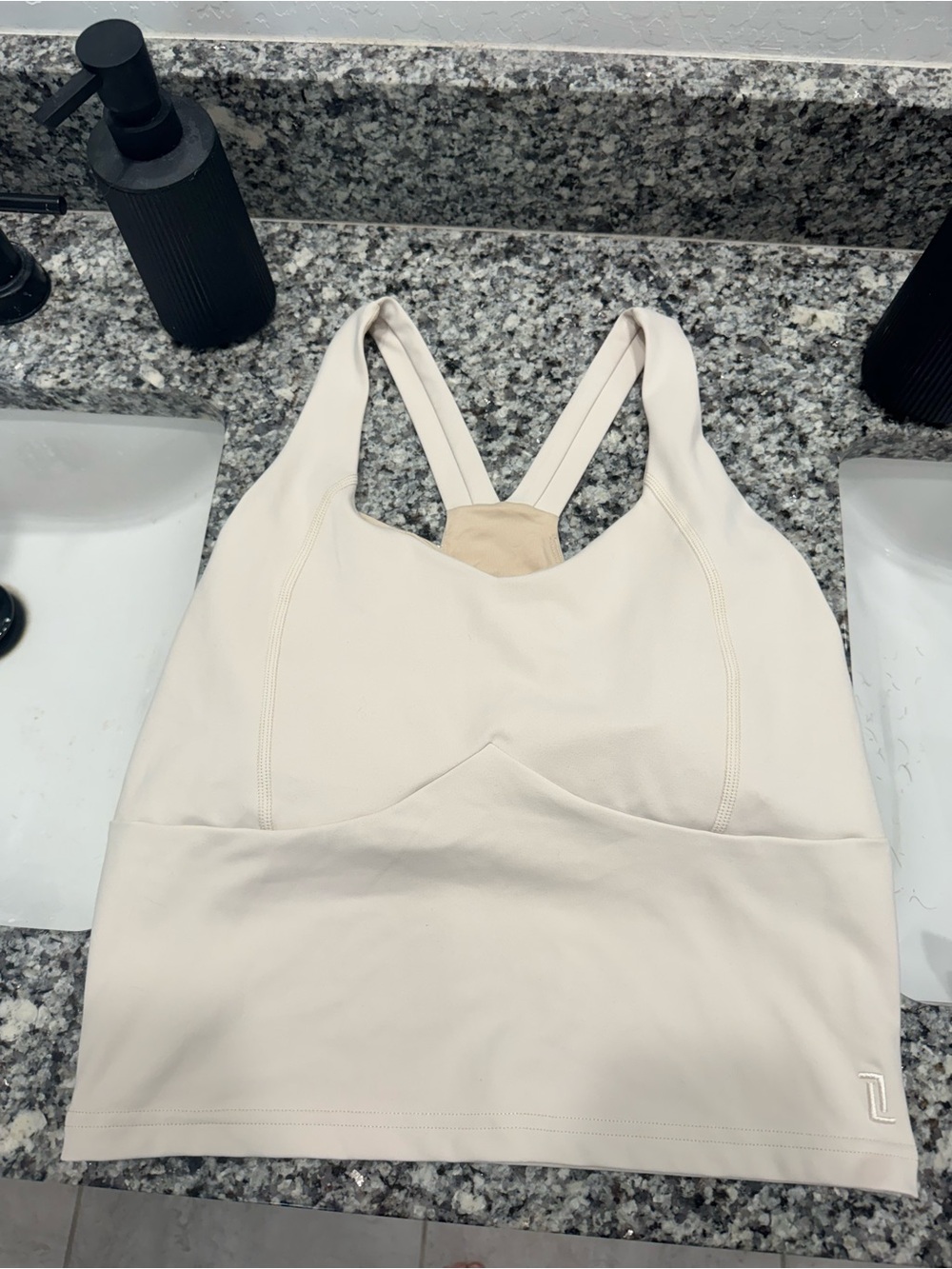 Contour crop tank -Liasion